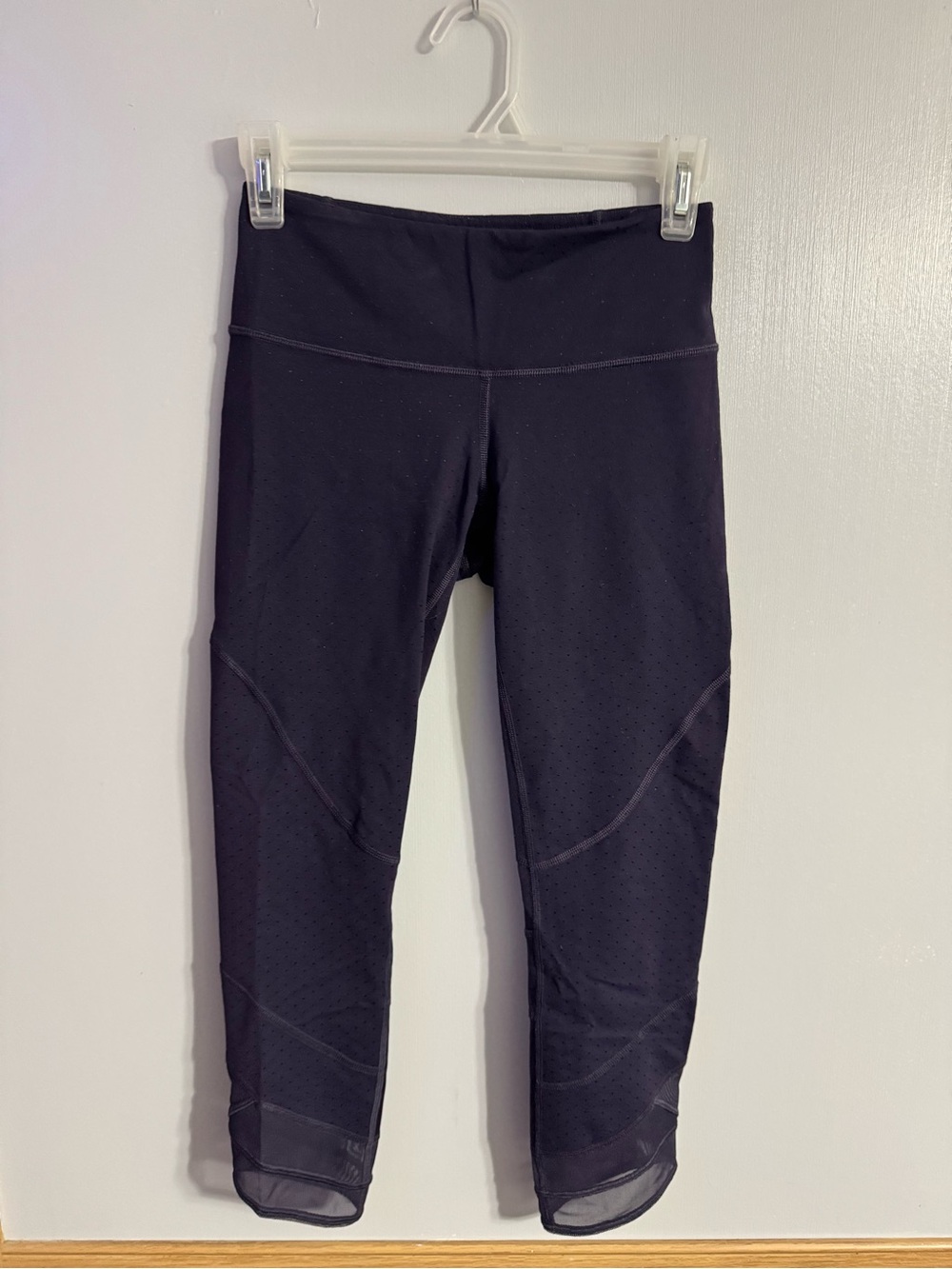 lululemon athletica Black Textured Dots Leggings Size 4